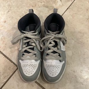 Mid Nike Jordans size 3